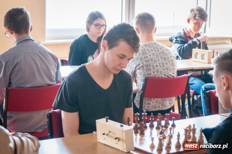 Zdjęcie w galerii na portalu naszraciborz.pl: Wojewódzki półfinał w szachach szkół ponadgimnazjalnych wiadomości z regionu