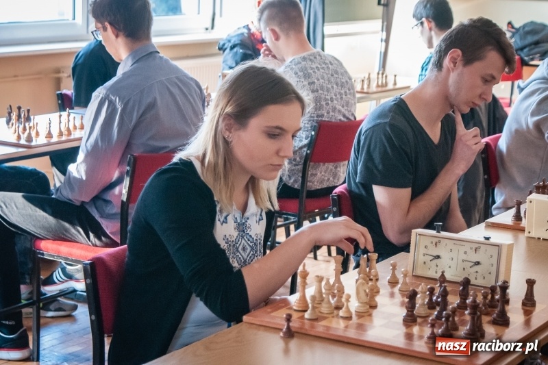 Zdjęcie w galerii na portalu naszraciborz.pl: Wojewódzki półfinał w szachach szkół ponadgimnazjalnych wiadomości z regionu