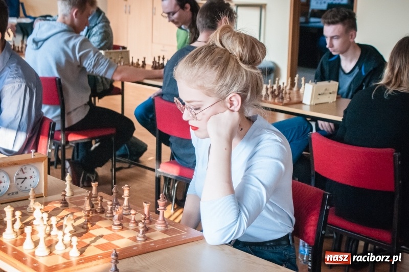 Zdjęcie w galerii na portalu naszraciborz.pl: Wojewódzki półfinał w szachach szkół ponadgimnazjalnych wiadomości z regionu