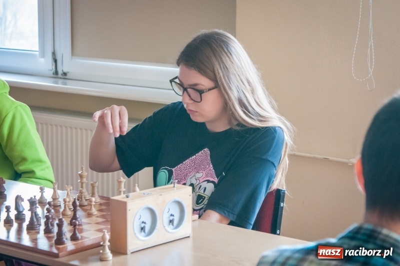 Zdjęcie w galerii na portalu naszraciborz.pl: Wojewódzki półfinał w szachach szkół ponadgimnazjalnych wiadomości z regionu