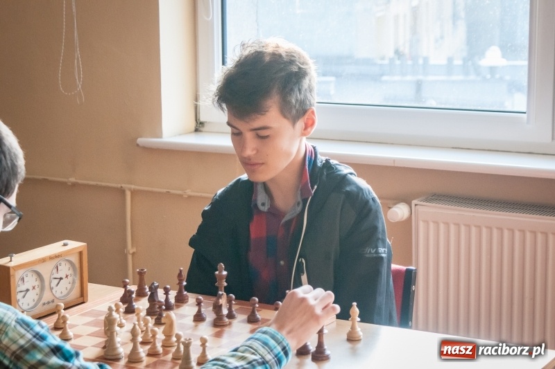 Zdjęcie w galerii na portalu naszraciborz.pl: Wojewódzki półfinał w szachach szkół ponadgimnazjalnych wiadomości z regionu
