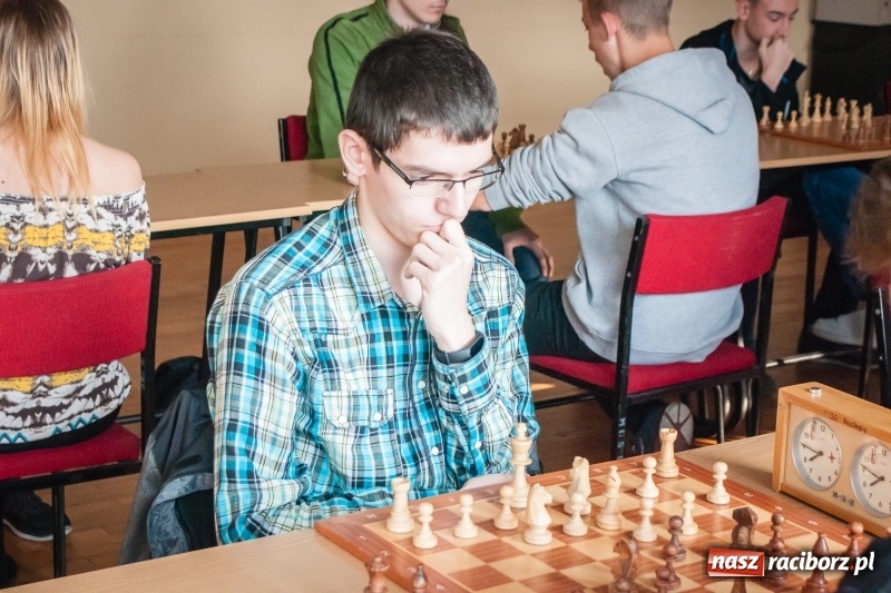 Zdjęcie w galerii na portalu naszraciborz.pl: Wojewódzki półfinał w szachach szkół ponadgimnazjalnych wiadomości z regionu