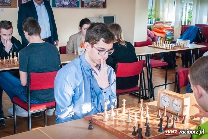 Zdjęcie w galerii na portalu naszraciborz.pl: Wojewódzki półfinał w szachach szkół ponadgimnazjalnych wiadomości z regionu