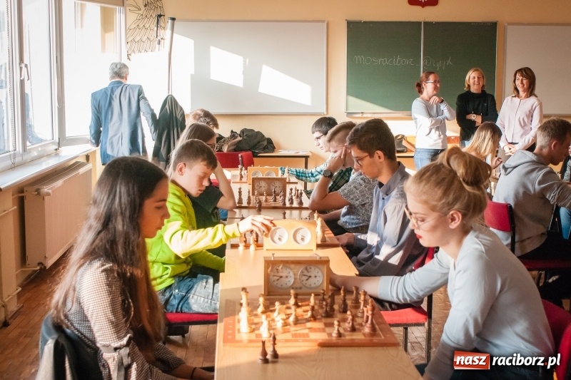 Zdjęcie w galerii na portalu naszraciborz.pl: Wojewódzki półfinał w szachach szkół ponadgimnazjalnych wiadomości z regionu