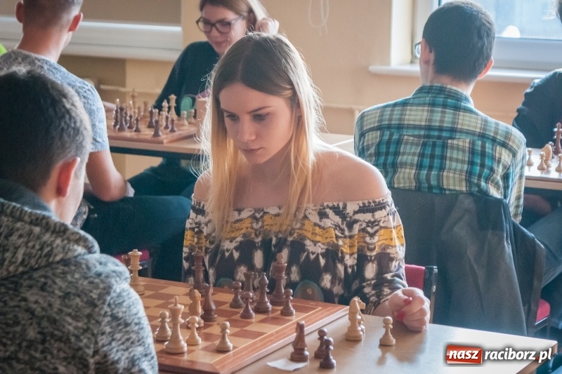 Zdjęcie w galerii na portalu naszraciborz.pl: Wojewódzki półfinał w szachach szkół ponadgimnazjalnych wiadomości z regionu