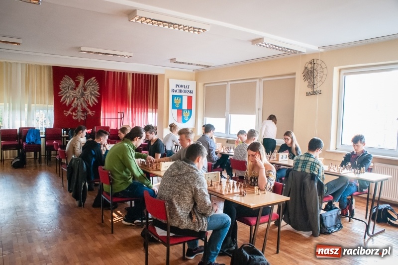 Zdjęcie w galerii na portalu naszraciborz.pl: Wojewódzki półfinał w szachach szkół ponadgimnazjalnych wiadomości z regionu