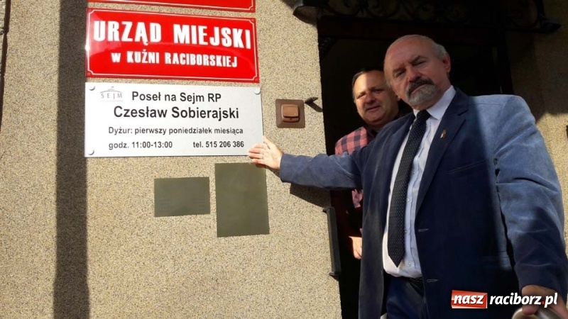 Zdjęcie w galerii na portalu naszraciborz.pl: Biuro poselskie w Urzędzie Miejskim w Kuźni Raciborskiej wiadomości z regionu