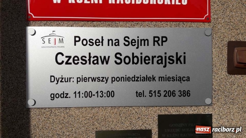 Zdjęcie w galerii na portalu naszraciborz.pl: Biuro poselskie w Urzędzie Miejskim w Kuźni Raciborskiej wiadomości z regionu