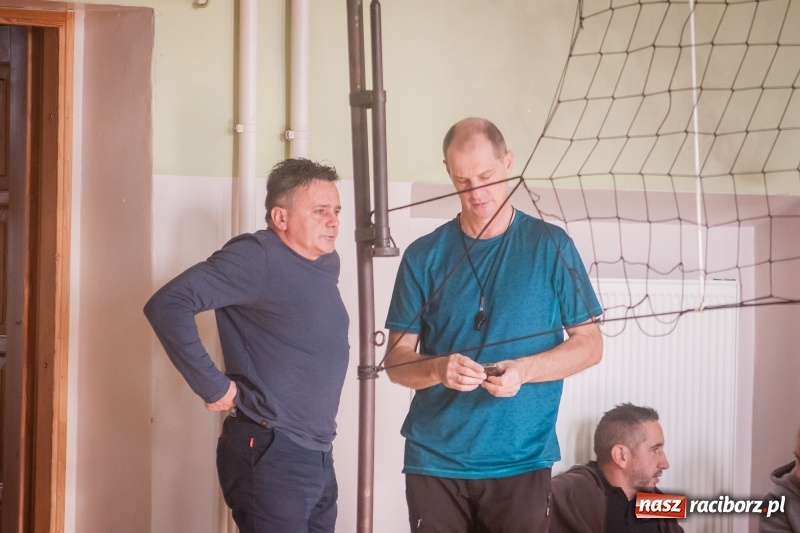 Zdjęcie w galerii na portalu naszraciborz.pl: Mistrzostwa Raciborza w dwójkach siatkarskich chłopców w CKZiU numer 1 wiadomości z regionu