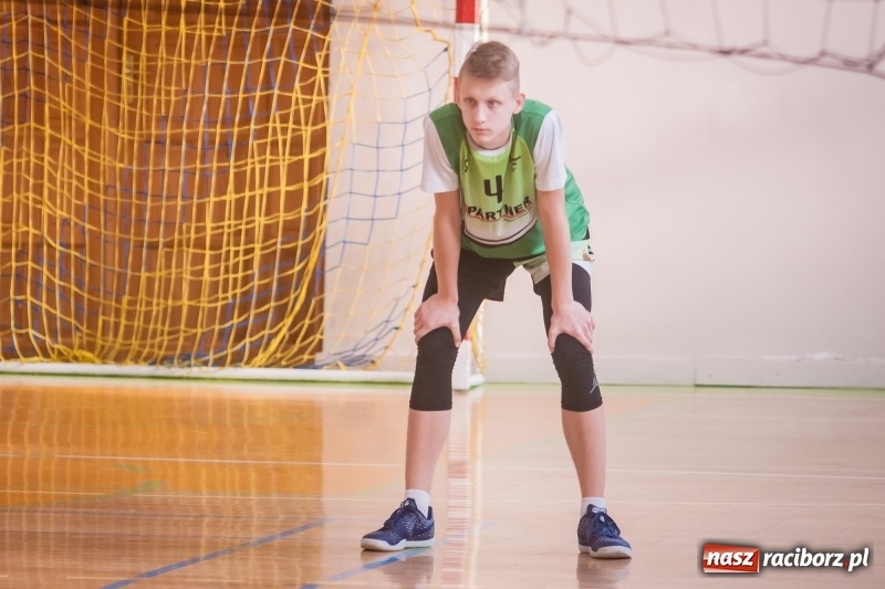 Zdjęcie w galerii na portalu naszraciborz.pl: Mistrzostwa Raciborza w dwójkach siatkarskich chłopców w CKZiU numer 1 wiadomości z regionu