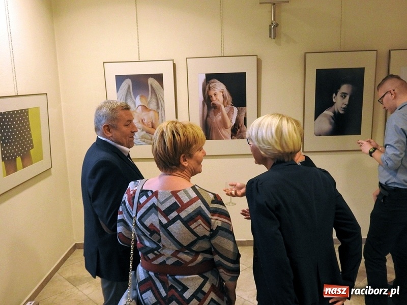 Zdjęcie w galerii na portalu naszraciborz.pl: Przemiany - nowa wystawa uczniów i absolwentów Liceum Plastycznego w Raciborzu wiadomości z regionu
