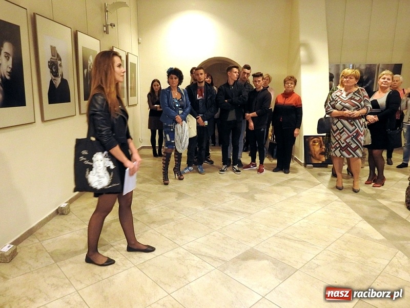 Zdjęcie w galerii na portalu naszraciborz.pl: Przemiany - nowa wystawa uczniów i absolwentów Liceum Plastycznego w Raciborzu wiadomości z regionu