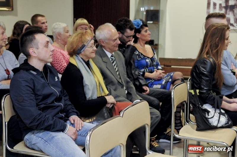 Zdjęcie w galerii na portalu naszraciborz.pl: Przemiany - nowa wystawa uczniów i absolwentów Liceum Plastycznego w Raciborzu wiadomości z regionu