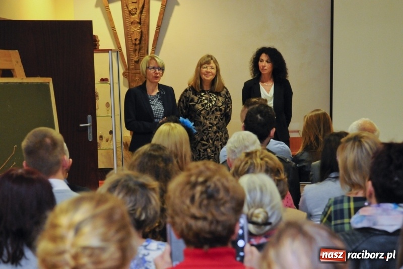 Zdjęcie w galerii na portalu naszraciborz.pl: Przemiany - nowa wystawa uczniów i absolwentów Liceum Plastycznego w Raciborzu wiadomości z regionu