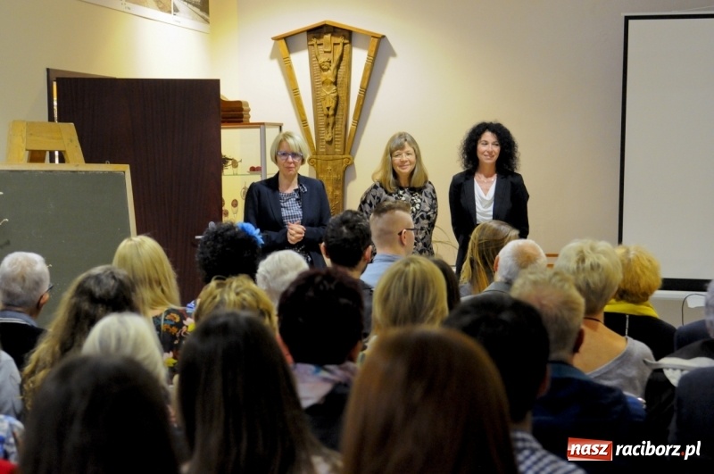 Zdjęcie w galerii na portalu naszraciborz.pl: Przemiany - nowa wystawa uczniów i absolwentów Liceum Plastycznego w Raciborzu wiadomości z regionu