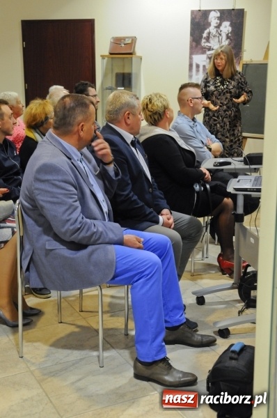 Zdjęcie w galerii na portalu naszraciborz.pl: Przemiany - nowa wystawa uczniów i absolwentów Liceum Plastycznego w Raciborzu wiadomości z regionu