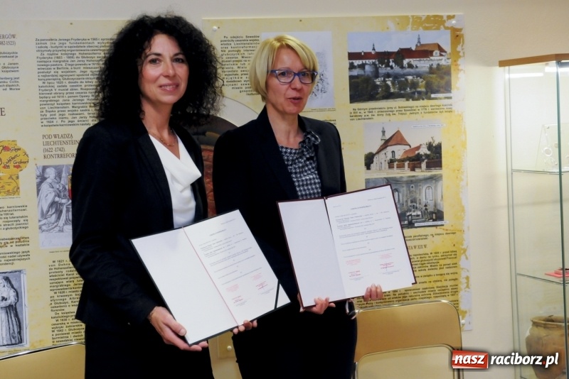 Zdjęcie w galerii na portalu naszraciborz.pl: Przemiany - nowa wystawa uczniów i absolwentów Liceum Plastycznego w Raciborzu wiadomości z regionu