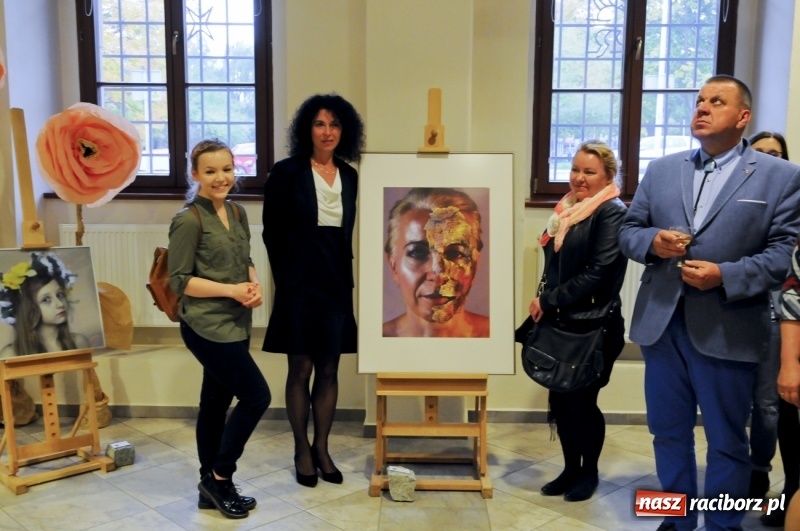 Zdjęcie w galerii na portalu naszraciborz.pl: Przemiany - nowa wystawa uczniów i absolwentów Liceum Plastycznego w Raciborzu wiadomości z regionu
