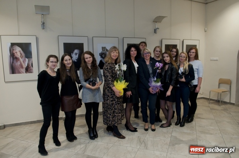 Zdjęcie w galerii na portalu naszraciborz.pl: Przemiany - nowa wystawa uczniów i absolwentów Liceum Plastycznego w Raciborzu wiadomości z regionu