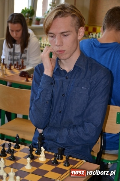 Zdjęcie w galerii na portalu naszraciborz.pl: W Tworkowie rozegrano wojewódzki półfinał w szachach wiadomości z regionu