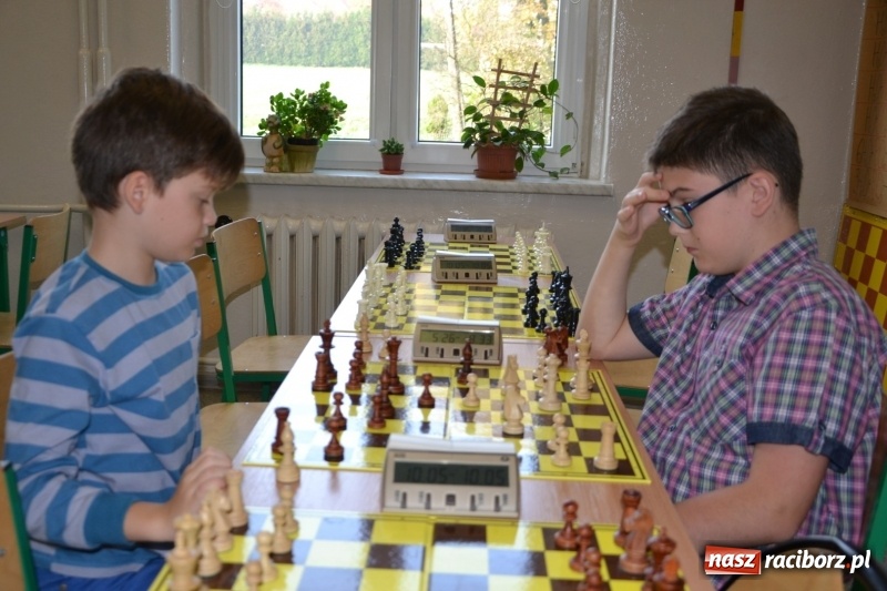 Zdjęcie w galerii na portalu naszraciborz.pl: W Tworkowie rozegrano wojewódzki półfinał w szachach wiadomości z regionu