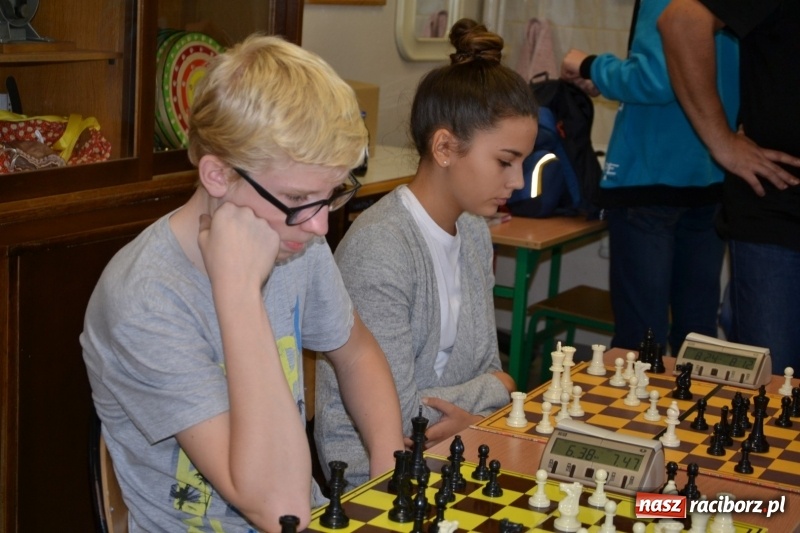 Zdjęcie w galerii na portalu naszraciborz.pl: W Tworkowie rozegrano wojewódzki półfinał w szachach wiadomości z regionu