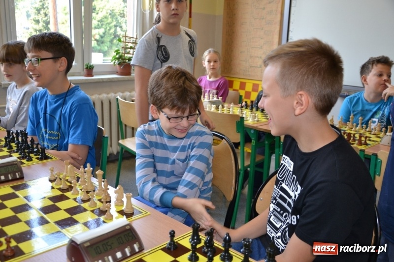 Zdjęcie w galerii na portalu naszraciborz.pl: W Tworkowie rozegrano wojewódzki półfinał w szachach wiadomości z regionu