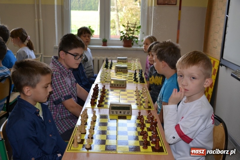 Zdjęcie w galerii na portalu naszraciborz.pl: W Tworkowie rozegrano wojewódzki półfinał w szachach wiadomości z regionu