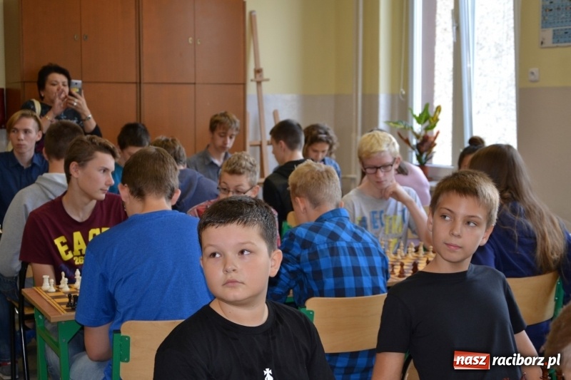 Zdjęcie w galerii na portalu naszraciborz.pl: W Tworkowie rozegrano wojewódzki półfinał w szachach wiadomości z regionu