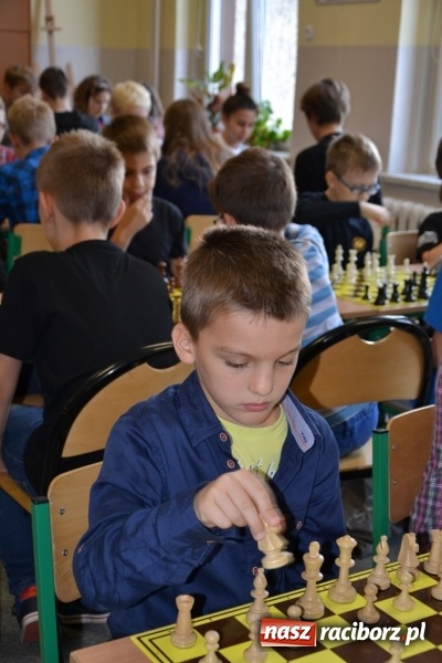 Zdjęcie w galerii na portalu naszraciborz.pl: W Tworkowie rozegrano wojewódzki półfinał w szachach wiadomości z regionu