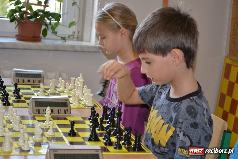 Zdjęcie w galerii na portalu naszraciborz.pl: W Tworkowie rozegrano wojewódzki półfinał w szachach wiadomości z regionu