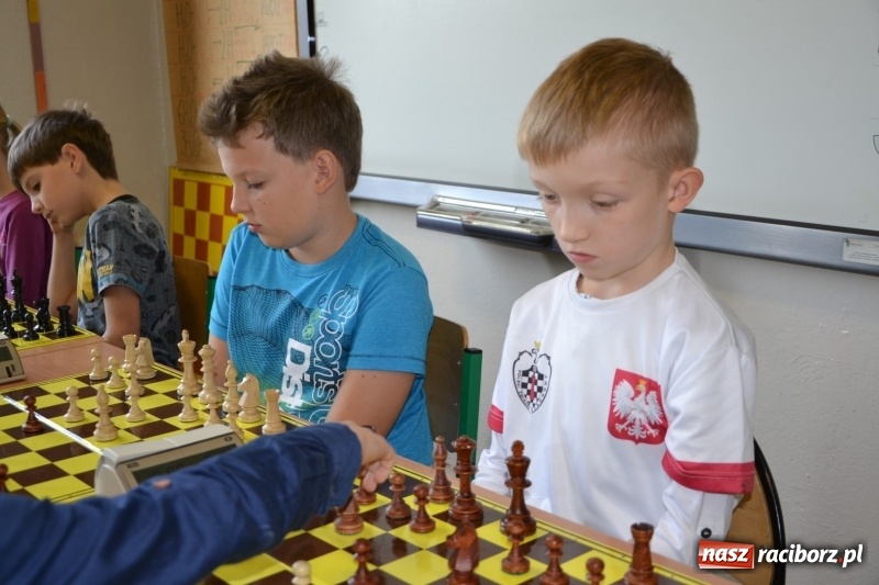 Zdjęcie w galerii na portalu naszraciborz.pl: W Tworkowie rozegrano wojewódzki półfinał w szachach wiadomości z regionu