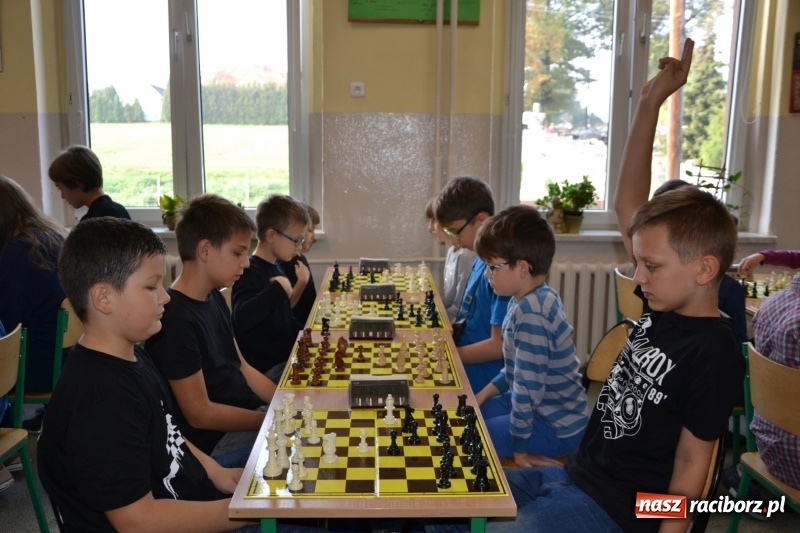 Zdjęcie w galerii na portalu naszraciborz.pl: W Tworkowie rozegrano wojewódzki półfinał w szachach wiadomości z regionu