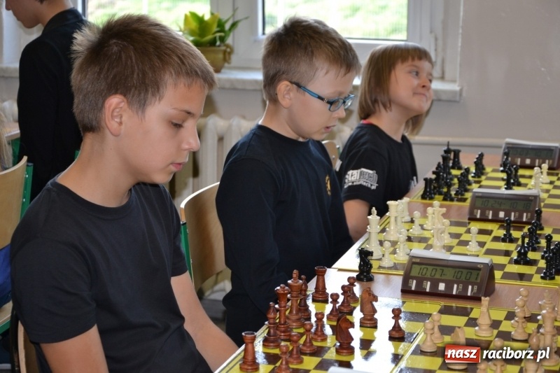 Zdjęcie w galerii na portalu naszraciborz.pl: W Tworkowie rozegrano wojewódzki półfinał w szachach wiadomości z regionu