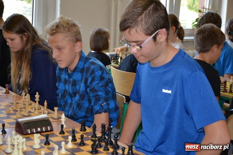 Zdjęcie w galerii na portalu naszraciborz.pl: W Tworkowie rozegrano wojewódzki półfinał w szachach wiadomości z regionu