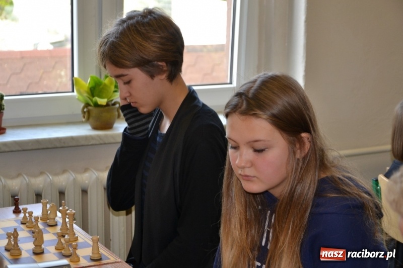 Zdjęcie w galerii na portalu naszraciborz.pl: W Tworkowie rozegrano wojewódzki półfinał w szachach wiadomości z regionu