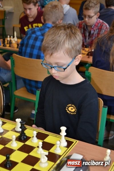 Zdjęcie w galerii na portalu naszraciborz.pl: W Tworkowie rozegrano wojewódzki półfinał w szachach wiadomości z regionu