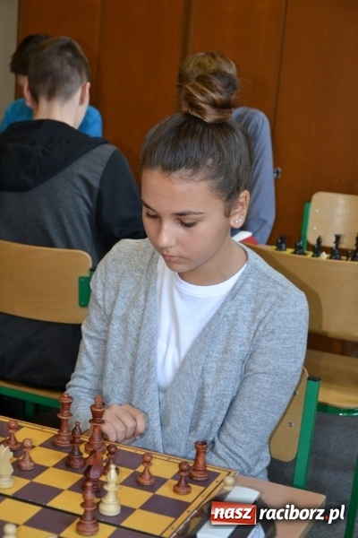 Zdjęcie w galerii na portalu naszraciborz.pl: W Tworkowie rozegrano wojewódzki półfinał w szachach wiadomości z regionu