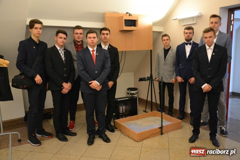 Zdjęcie w galerii na portalu naszraciborz.pl: X Raciborskie Dni Nauki i Techniki ruszyły na zamku  wiadomości z regionu