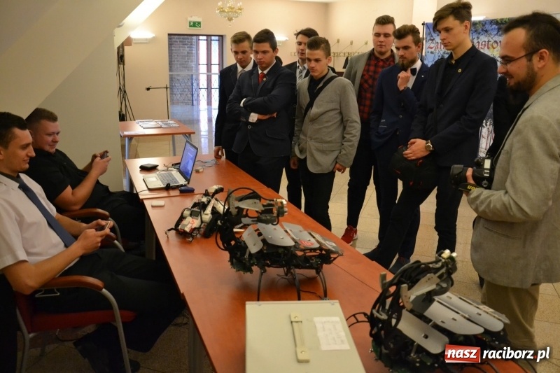 Zdjęcie w galerii na portalu naszraciborz.pl: X Raciborskie Dni Nauki i Techniki ruszyły na zamku  wiadomości z regionu
