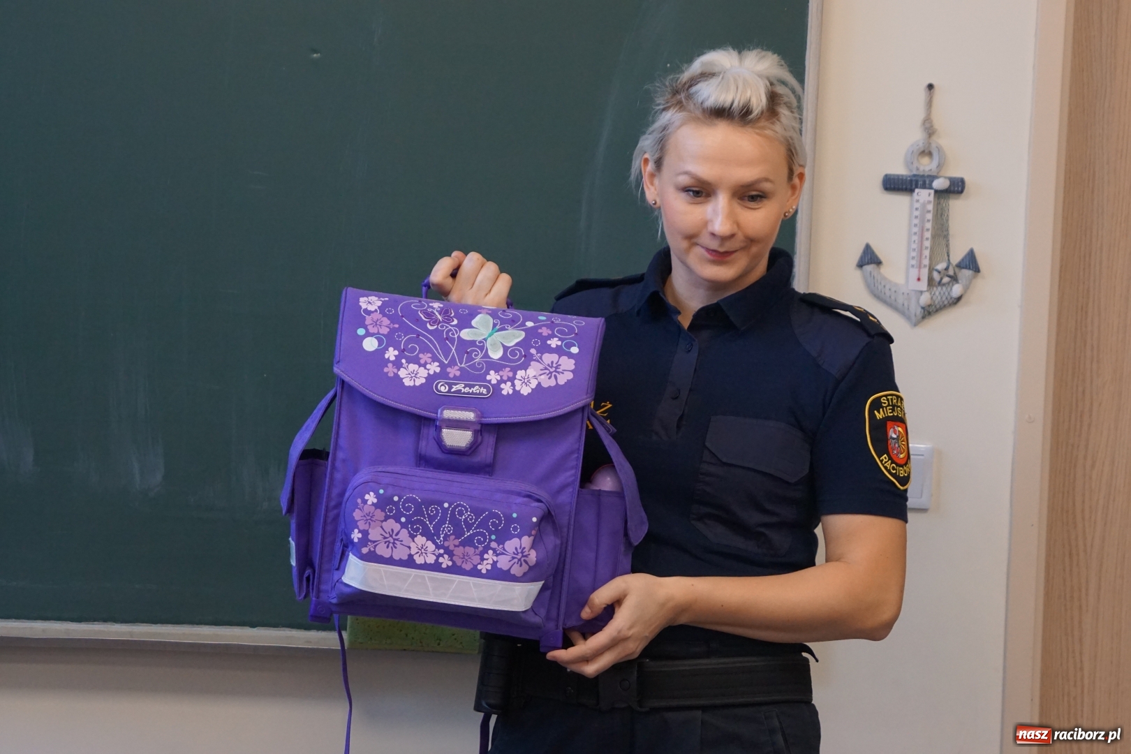 Zdjęcie w galerii na portalu naszraciborz.pl: Strażnicy Miejscy z pogadanką w Brzeziu wiadomości z regionu