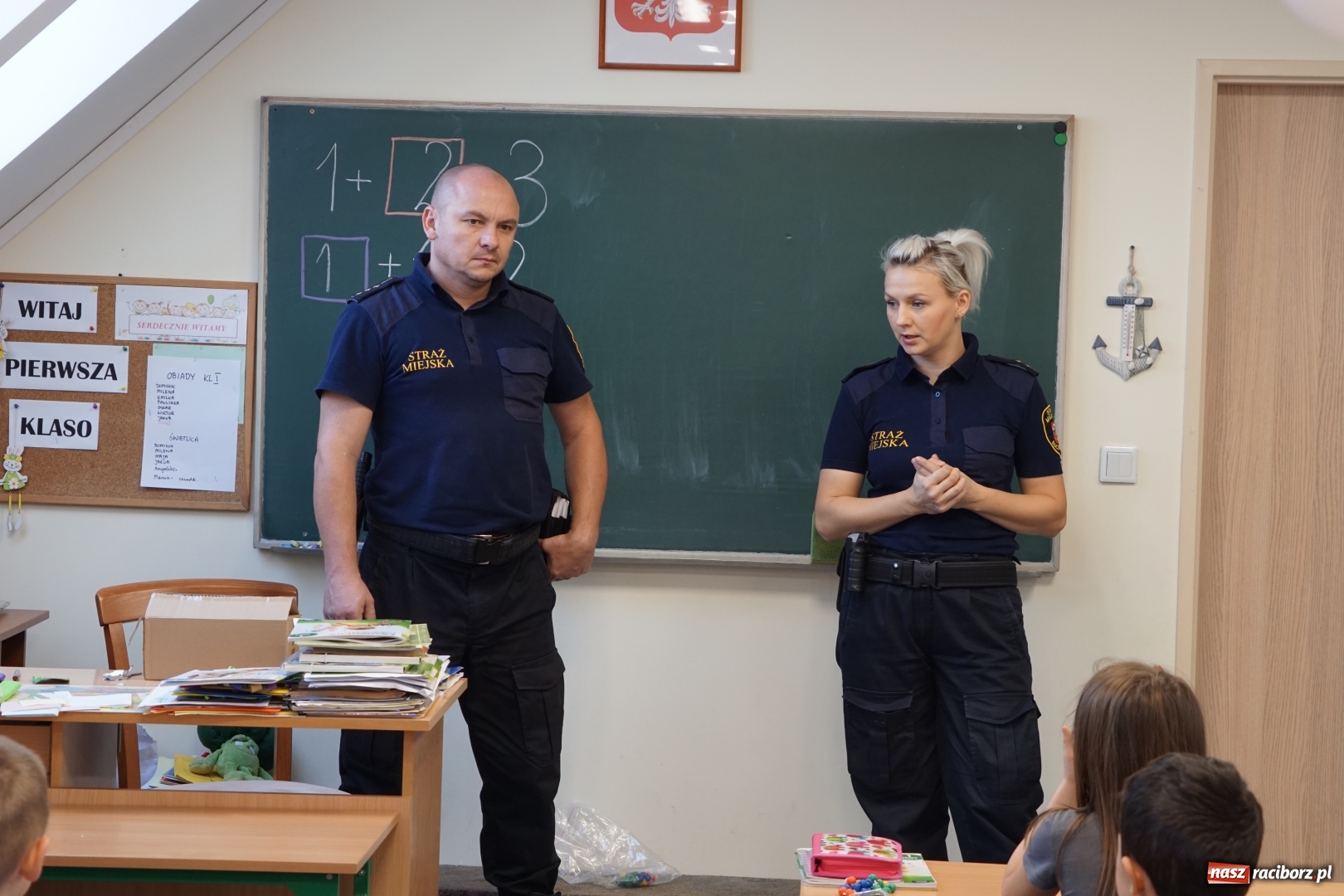 Zdjęcie w galerii na portalu naszraciborz.pl: Strażnicy Miejscy z pogadanką w Brzeziu wiadomości z regionu