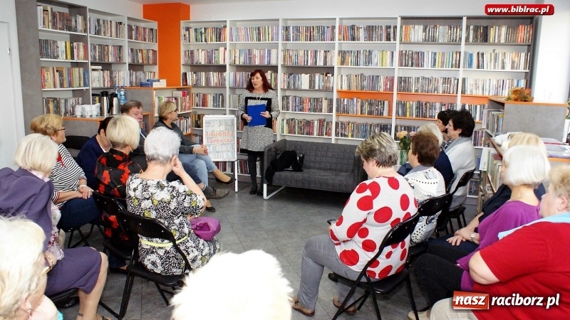 Zdjęcie w galerii na portalu naszraciborz.pl: Pisarka z Kuźni Raciborskiej spotkała się z czytelnikami z Raciborza  wiadomości z regionu
