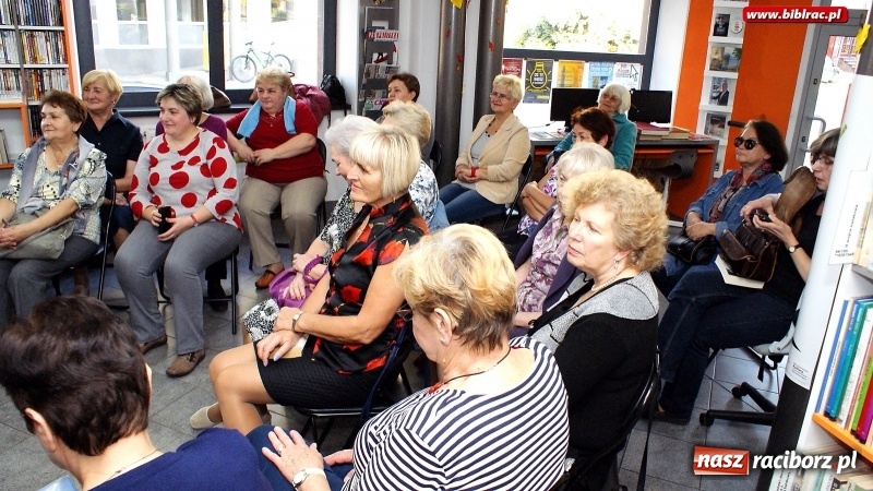 Zdjęcie w galerii na portalu naszraciborz.pl: Pisarka z Kuźni Raciborskiej spotkała się z czytelnikami z Raciborza  wiadomości z regionu