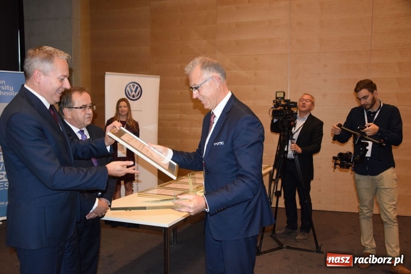 Zdjęcie w galerii na portalu naszraciborz.pl: Biznes + nauka + samorząd. Wyróżnienie dla Raciborza podczas kongresu w Katowicach wiadomości z regionu