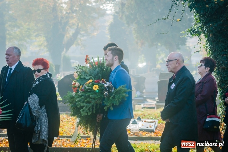 Zdjęcie w galerii na portalu naszraciborz.pl: Ostatnie pożegnanie śp. Michała Pudło, byłego dyrektora Studium Nauczycielskiego wiadomości z regionu