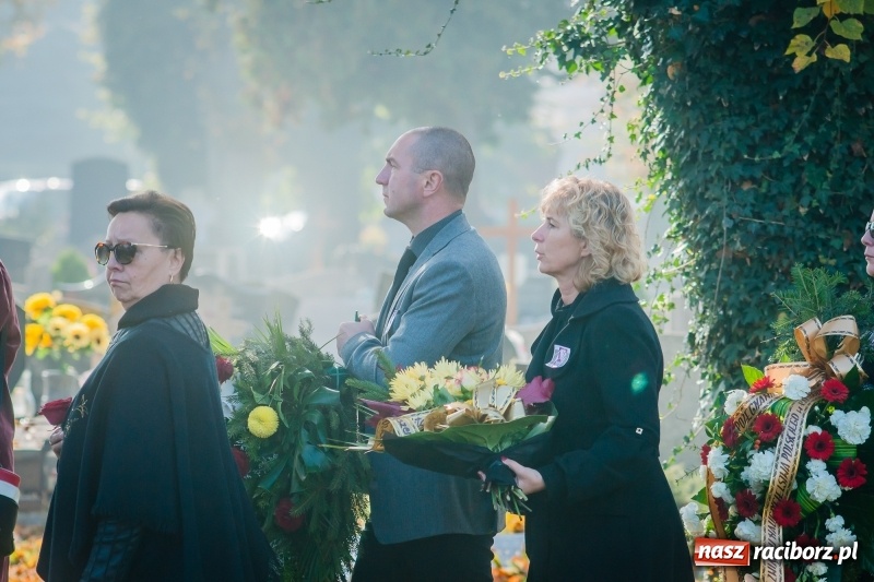 Zdjęcie w galerii na portalu naszraciborz.pl: Ostatnie pożegnanie śp. Michała Pudło, byłego dyrektora Studium Nauczycielskiego wiadomości z regionu