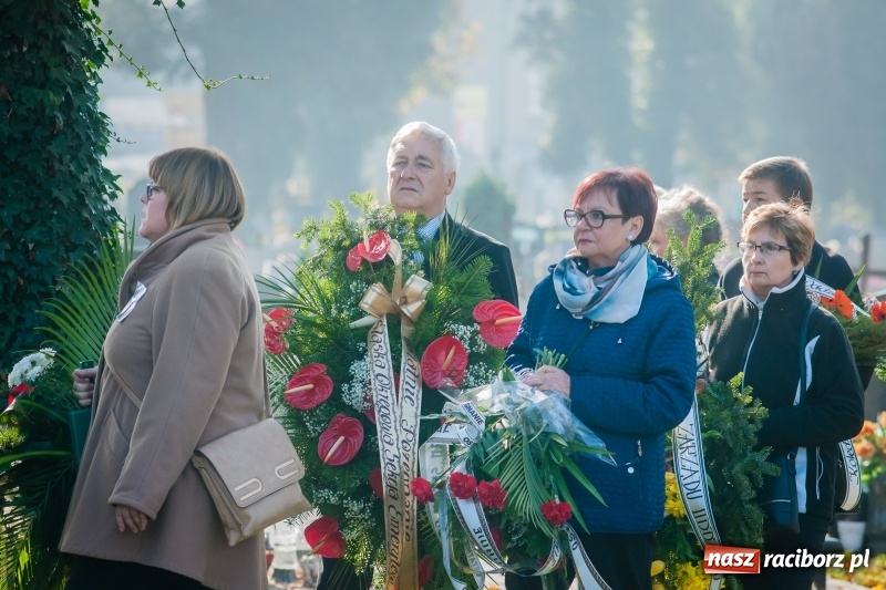 Zdjęcie w galerii na portalu naszraciborz.pl: Ostatnie pożegnanie śp. Michała Pudło, byłego dyrektora Studium Nauczycielskiego wiadomości z regionu