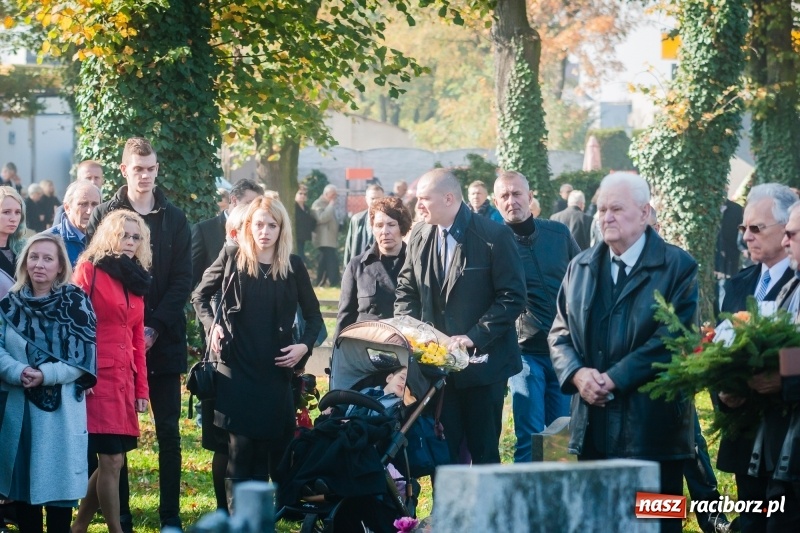Zdjęcie w galerii na portalu naszraciborz.pl: Ostatnie pożegnanie śp. Michała Pudło, byłego dyrektora Studium Nauczycielskiego wiadomości z regionu