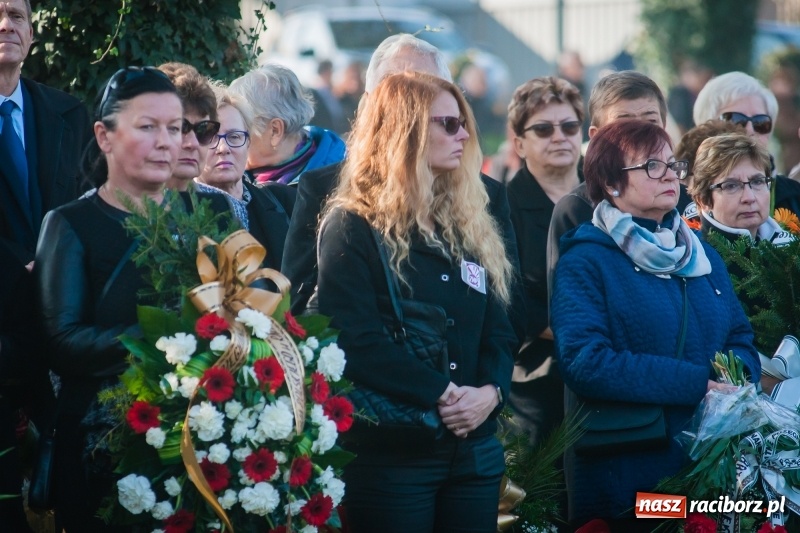 Zdjęcie w galerii na portalu naszraciborz.pl: Ostatnie pożegnanie śp. Michała Pudło, byłego dyrektora Studium Nauczycielskiego wiadomości z regionu